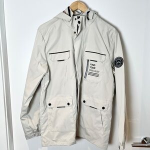 NWOT Khaki Hooded Cargo Windbreaker  “Find Your Own Way”  Men’s M  Gorpcore